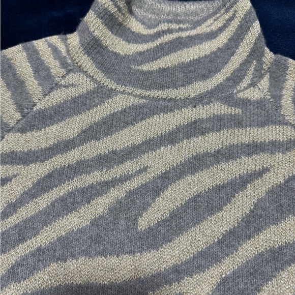 Ann Taylor Gray and Cream Knit Top - Picture 3 of 7